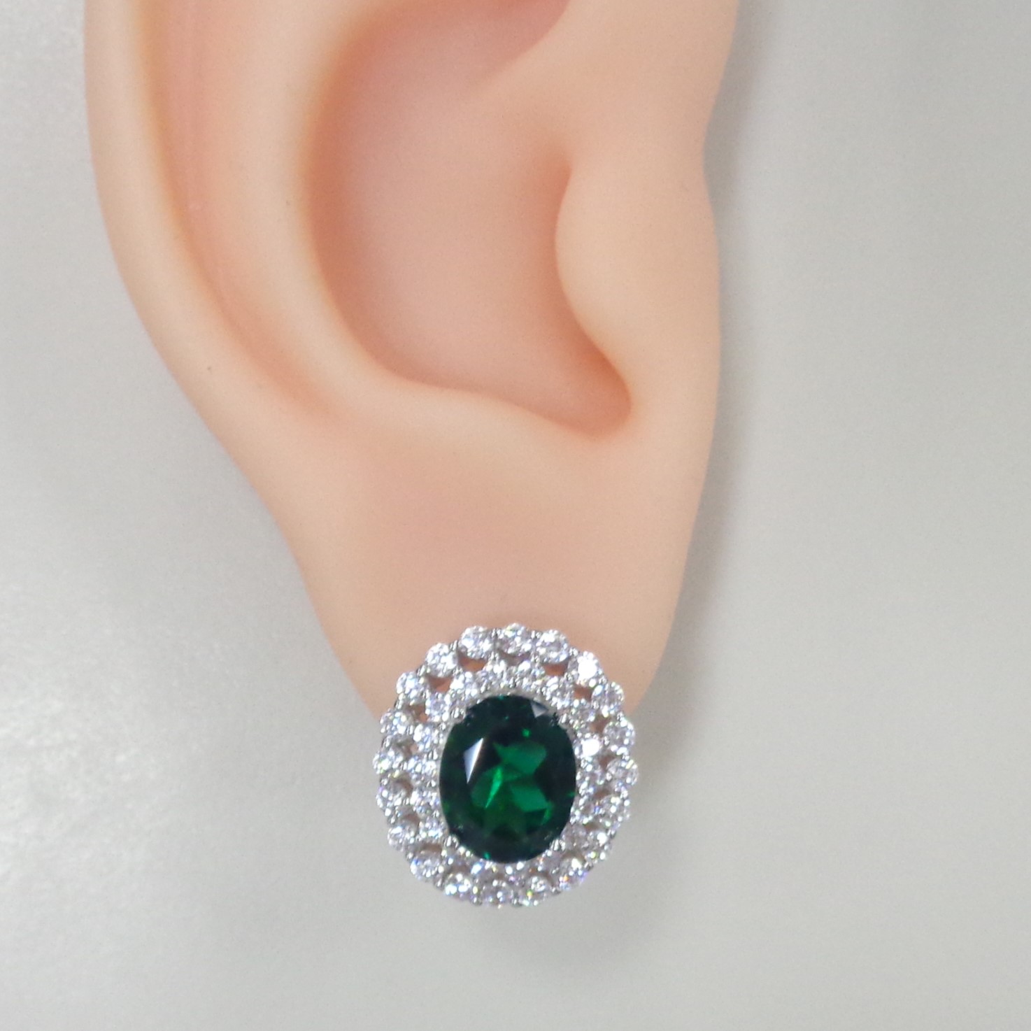 Серебряные серьги с выращенными изумрудами